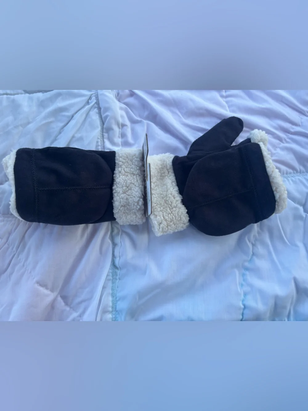 isotoner Black Mittens with Cream Sherpa Cuff - Picture 1 of 6